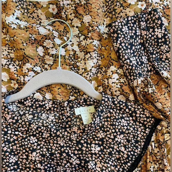 Hinge fall floral blouse - Picture 3 of 4